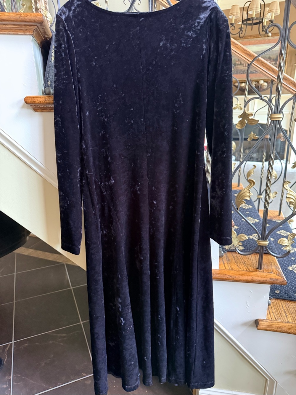 Karen Kane NWOT Velveteen Maxi Dress. Black. Size M long sleeves.